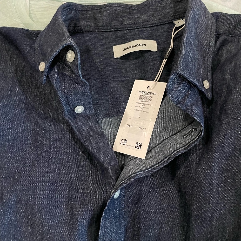Navy men’s shirt size L